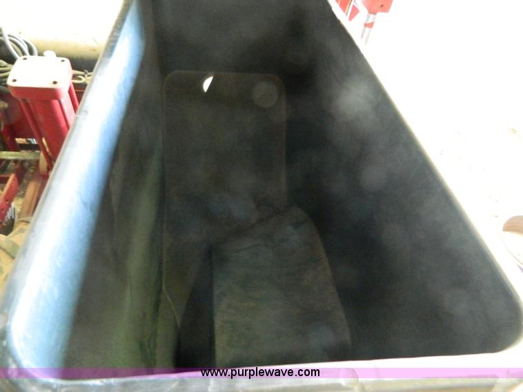 image for item B3594 2002 Case IH 1200 six row planter