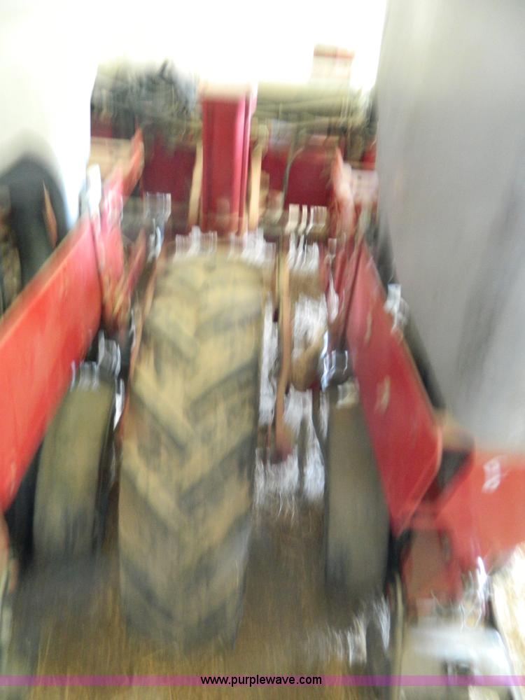 image for item B3594 2002 Case IH 1200 six row planter