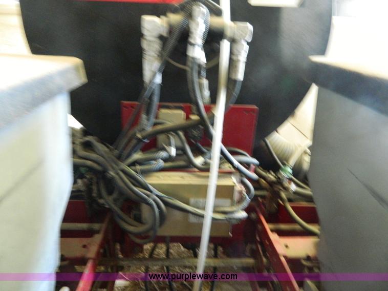 image for item B3594 2002 Case IH 1200 six row planter