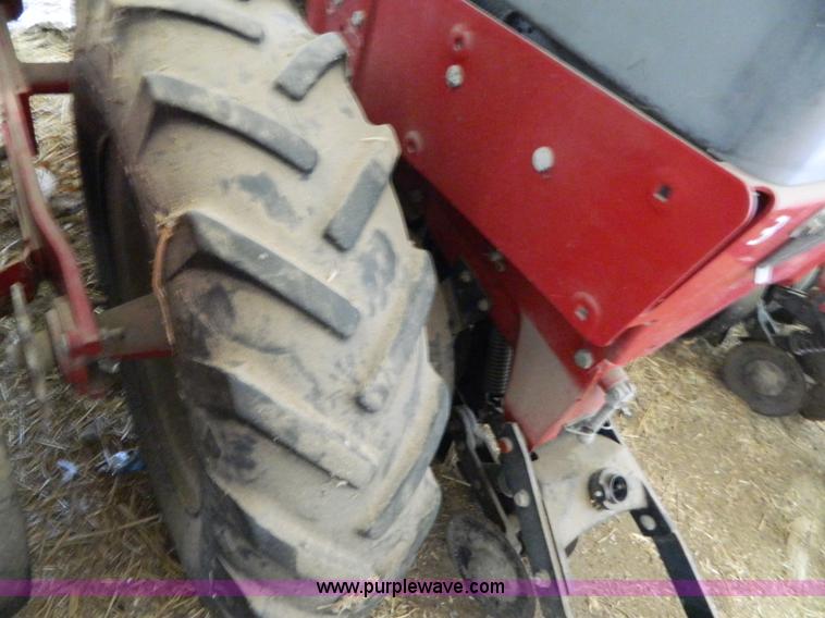 image for item B3594 2002 Case IH 1200 six row planter