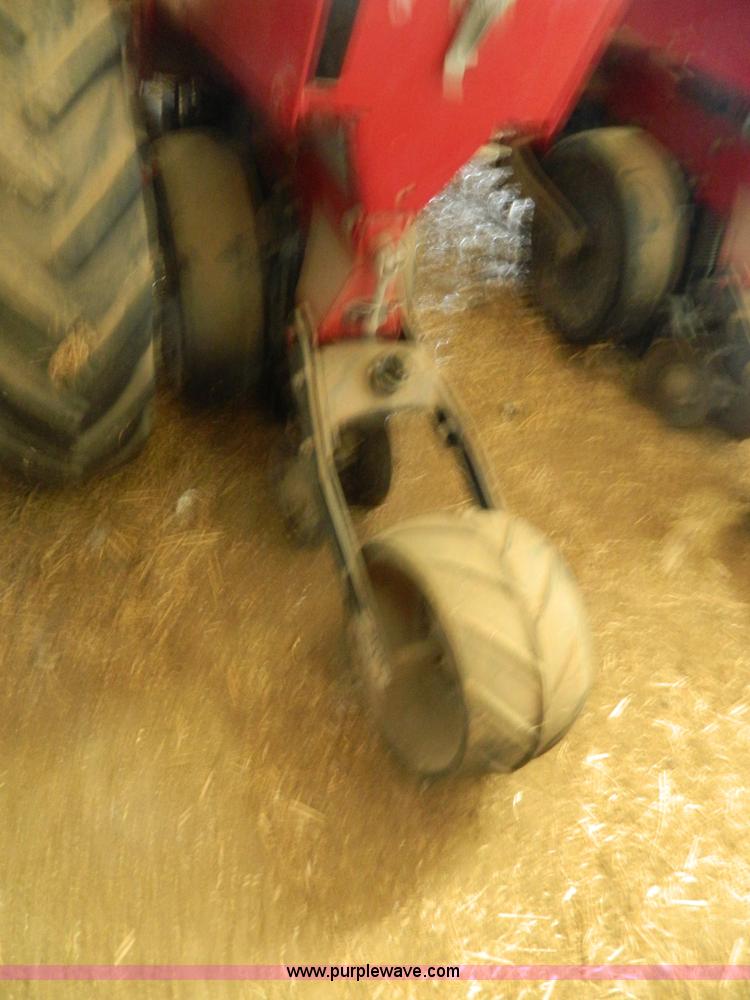 image for item B3594 2002 Case IH 1200 six row planter