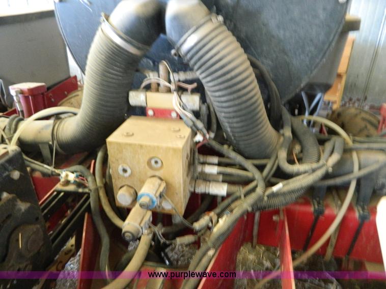 image for item B3594 2002 Case IH 1200 six row planter