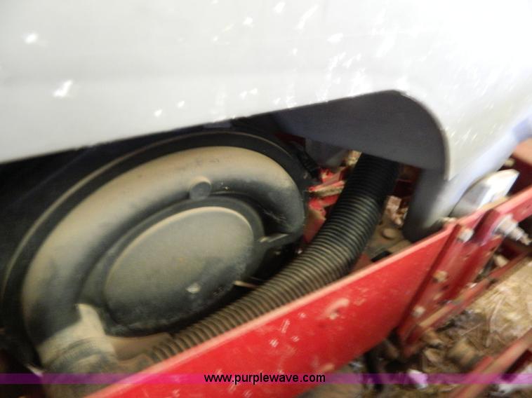 image for item B3594 2002 Case IH 1200 six row planter