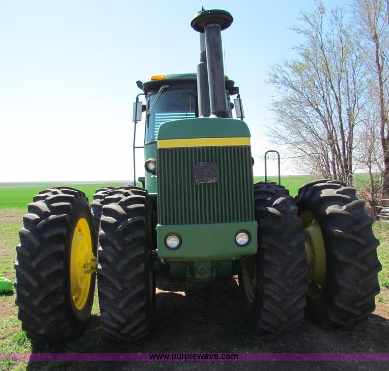 image for item B7201 1981 John Deere 8640 tractor