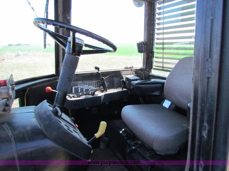 image for item B7201 1981 John Deere 8640 tractor