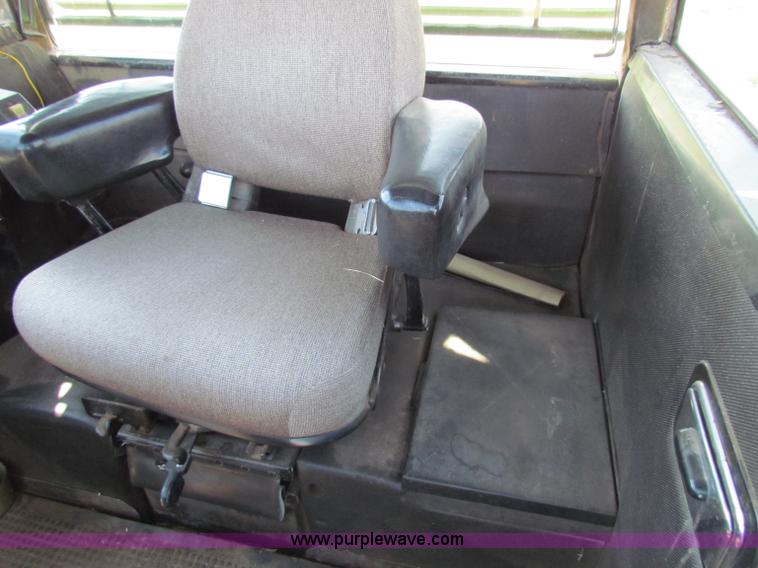 image for item B7201 1981 John Deere 8640 tractor