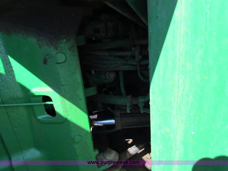 image for item B7201 1981 John Deere 8640 tractor