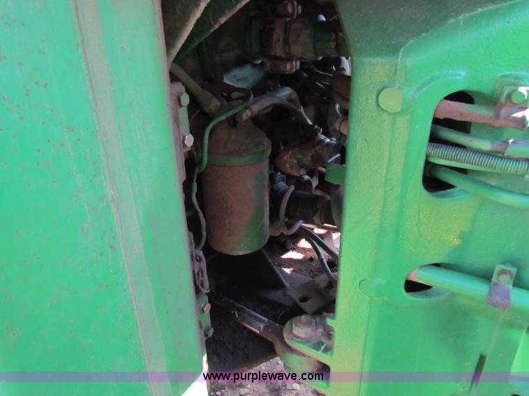 image for item B7201 1981 John Deere 8640 tractor