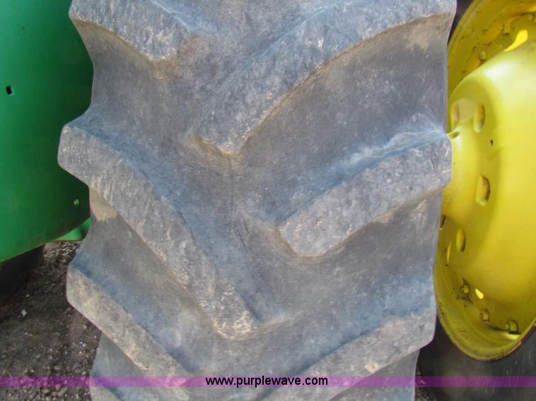 image for item B7201 1981 John Deere 8640 tractor