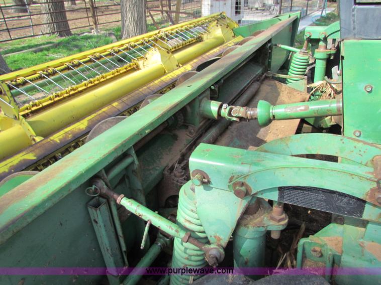 image for item B7203 John Deere 2280 swather