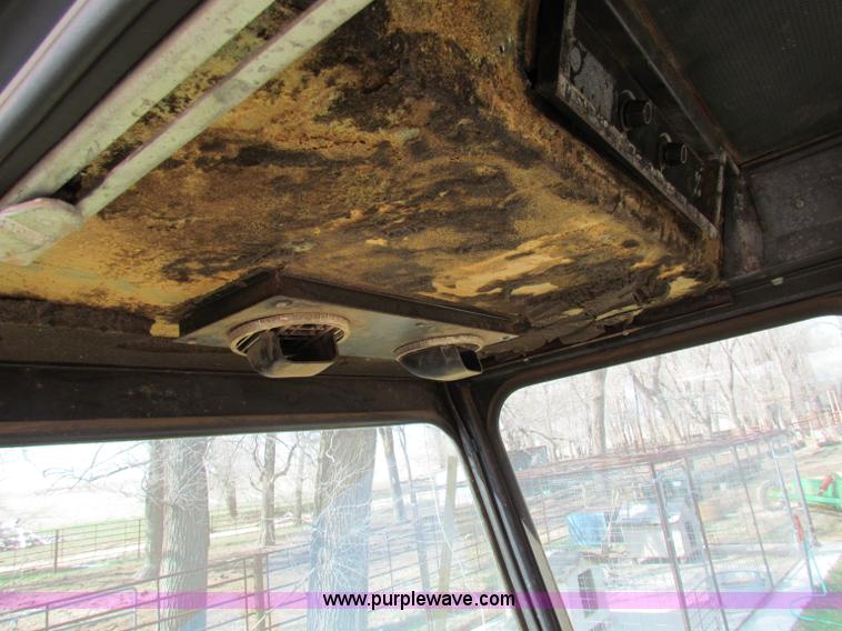 image for item B7203 John Deere 2280 swather