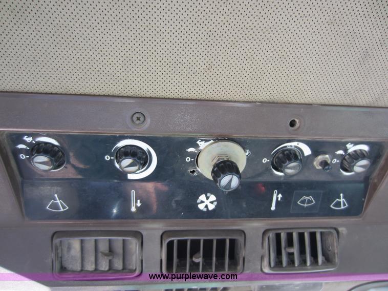 image for item C5361 1992 John Deere 4955 tractor