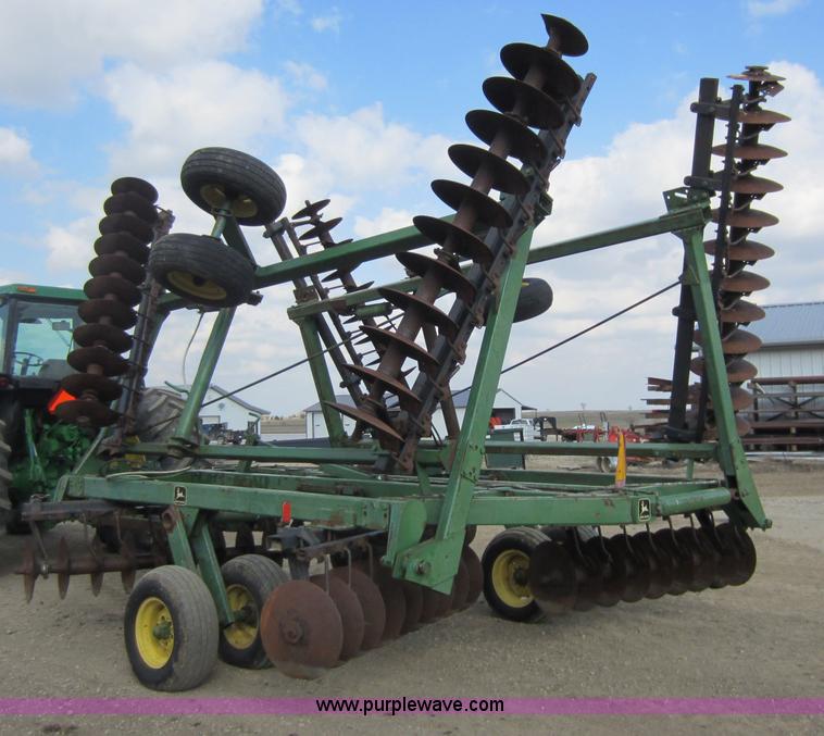 image for item C5370 John Deere 235 disk