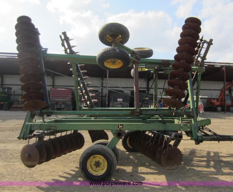 image for item C5370 John Deere 235 disk