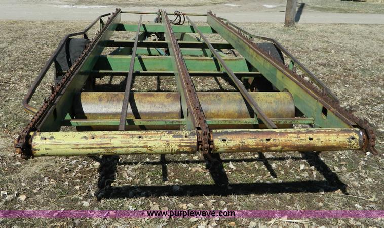 image for item D8918 John Deere stack mover