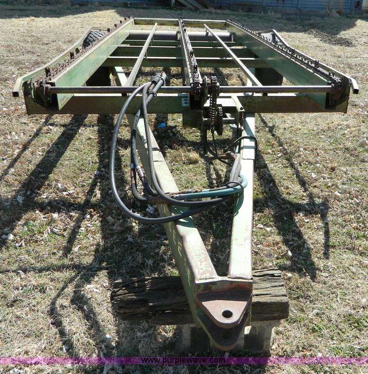 image for item D8918 John Deere stack mover