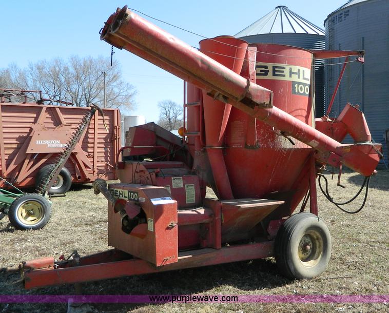 image for item D8919 Gehl 100 mixer