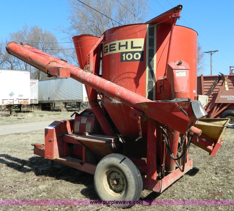image for item D8919 Gehl 100 mixer