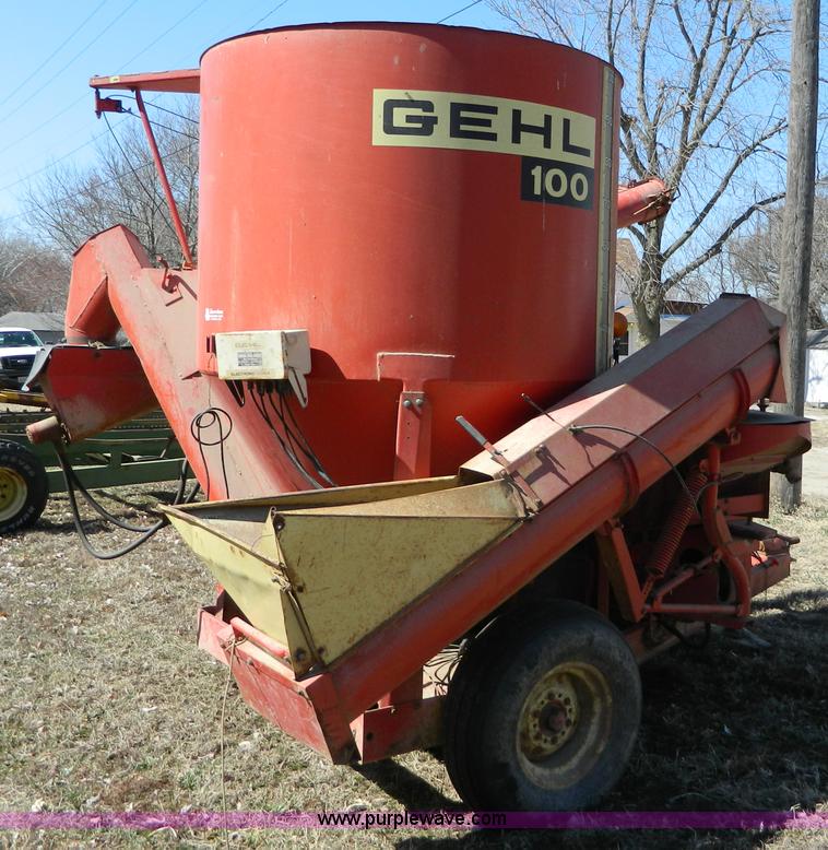 image for item D8919 Gehl 100 mixer