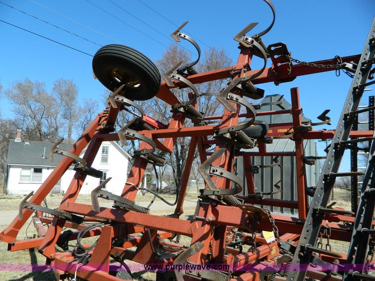 image for item D8922 Hesston 2210 field cultivator