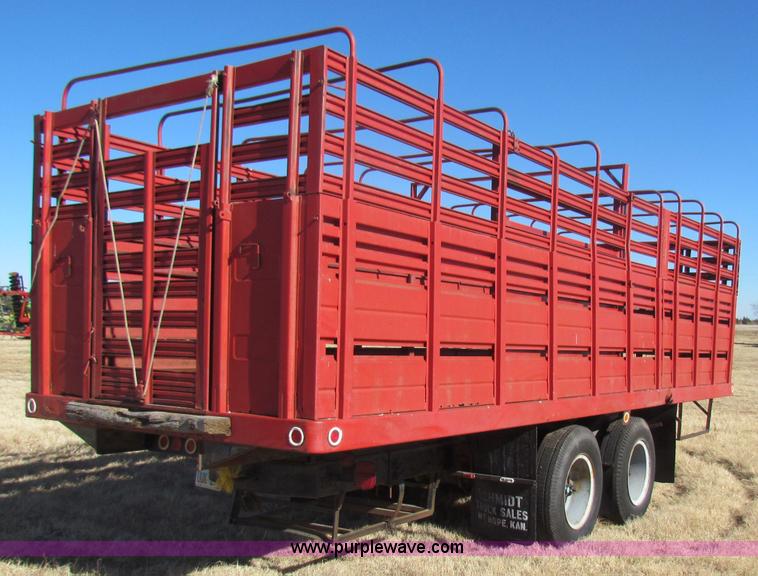 image for item D9214 1956 24' cattle pup trailer