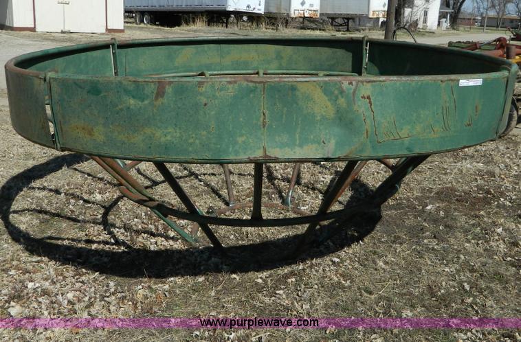 image for item E9470 9' bale feeder