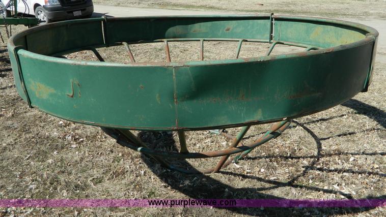 image for item E9470 9' bale feeder