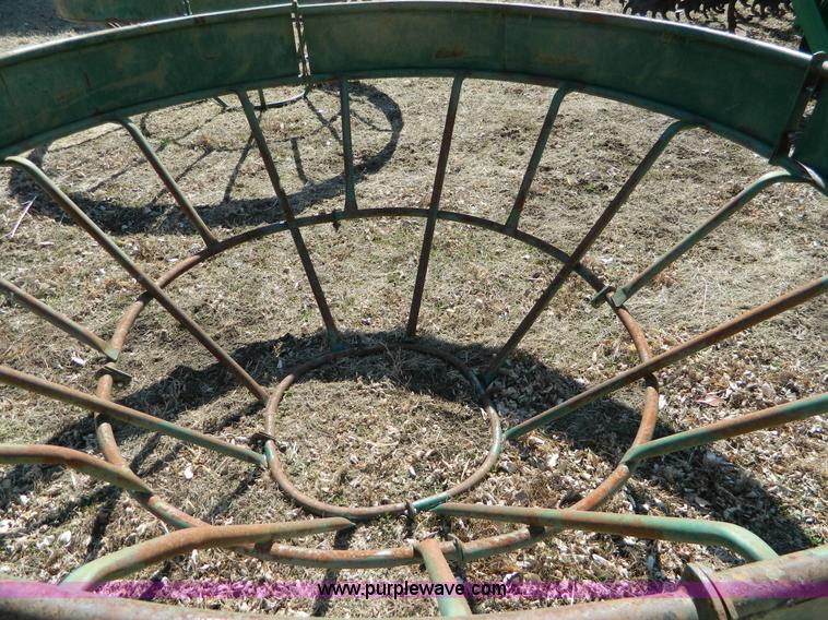 image for item E9470 9' bale feeder