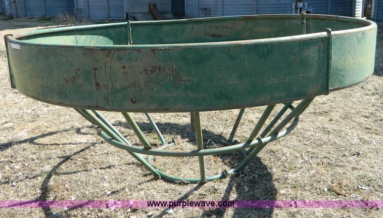 image for item E9471 9' bale feeder