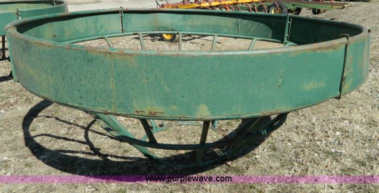 image for item E9471 9' bale feeder