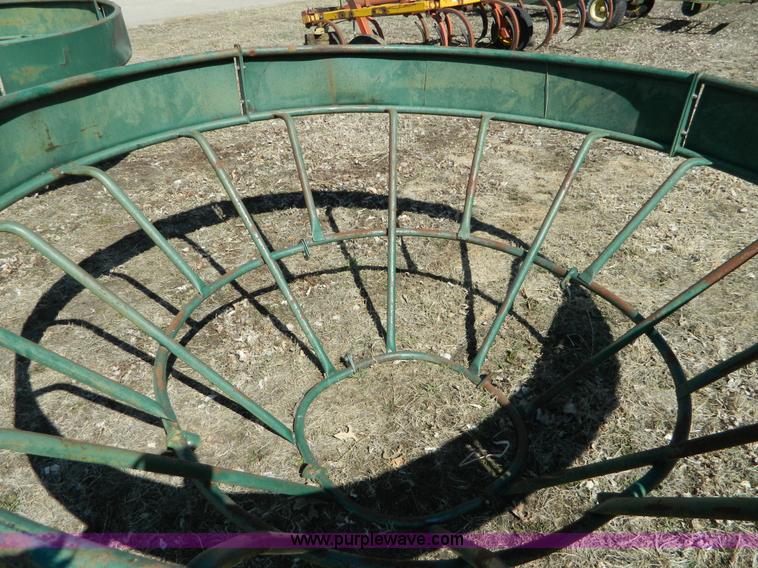 image for item E9471 9' bale feeder