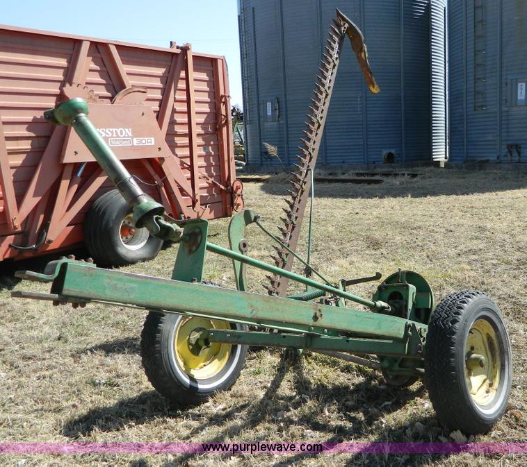 image for item E9473 John Deere sickle bar mower