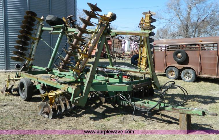 image for item E9479 John Deere 29' disk