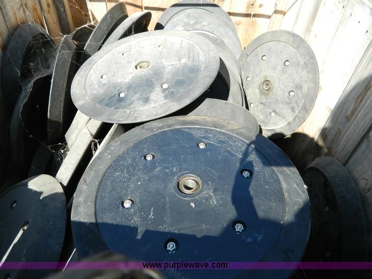 image for item E9481 Approximately 75 press wheels