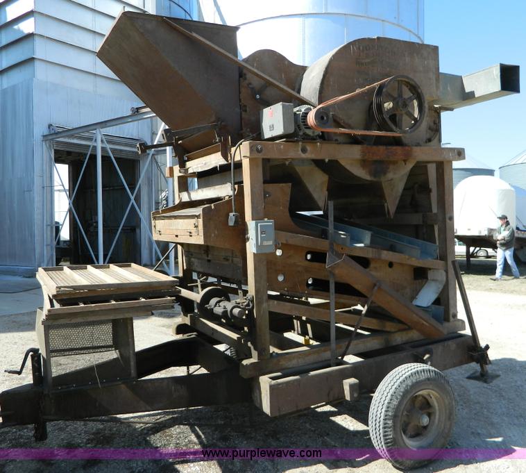 image for item E9482 Huntley portable seed cleaner