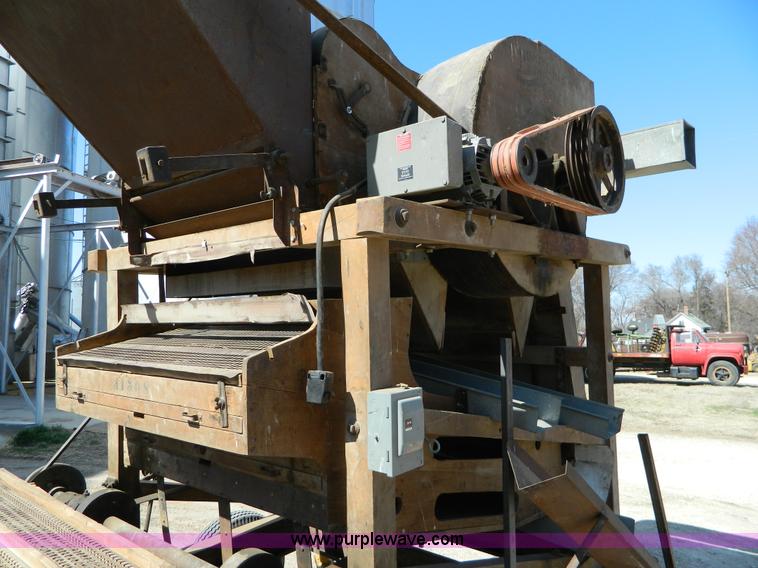 image for item E9482 Huntley portable seed cleaner