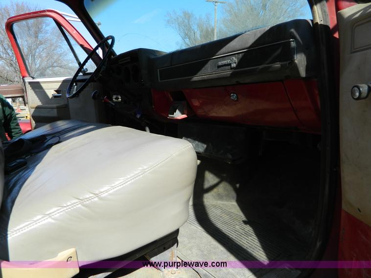 image for item E9483 1986 Chevrolet C70 flatbed truck