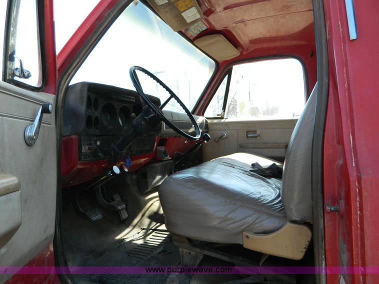 image for item E9483 1986 Chevrolet C70 flatbed truck