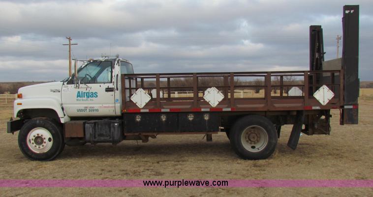 image for item F9176 1990 GMC TopKick truck with end gate lift