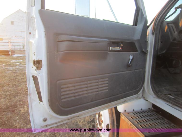 image for item F9176 1990 GMC TopKick truck with end gate lift