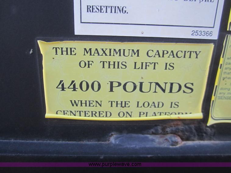 image for item F9176 1990 GMC TopKick truck with end gate lift