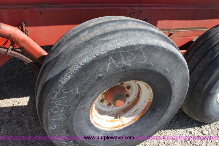 image for item L9604 Calumet V2250 honey wagon