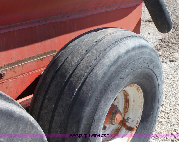 image for item L9604 Calumet V2250 honey wagon