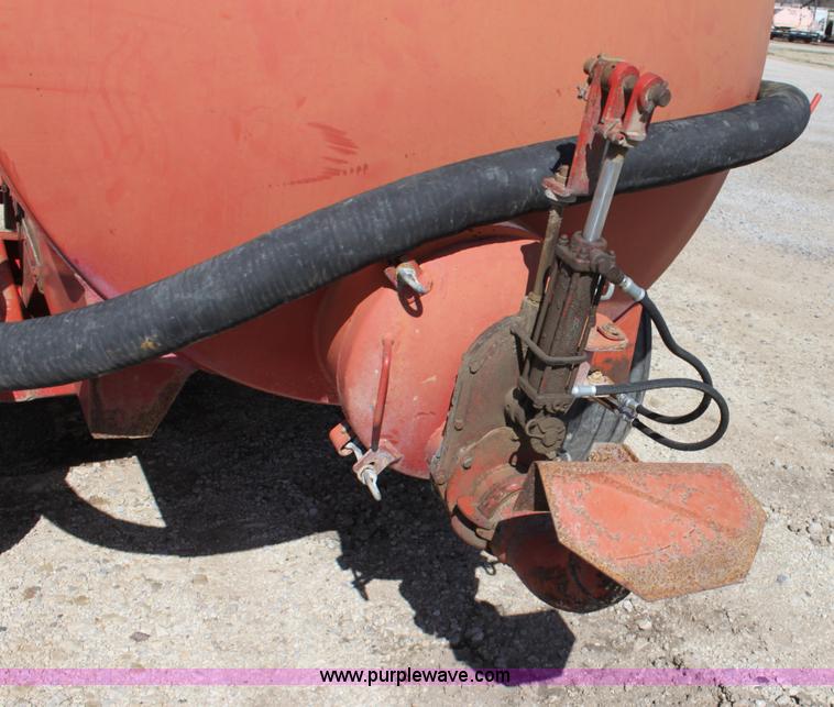 image for item L9604 Calumet V2250 honey wagon