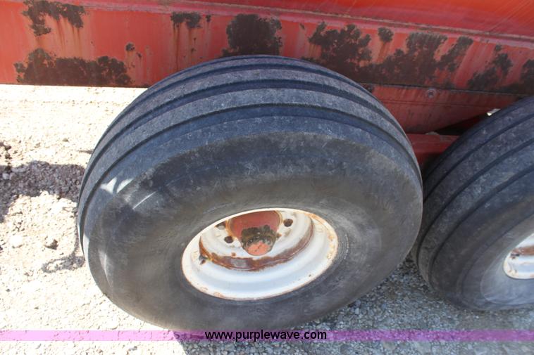 image for item L9604 Calumet V2250 honey wagon