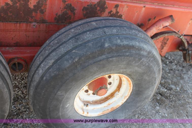 image for item L9604 Calumet V2250 honey wagon