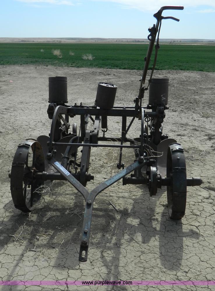 image for item T9758 John Deere two row lister