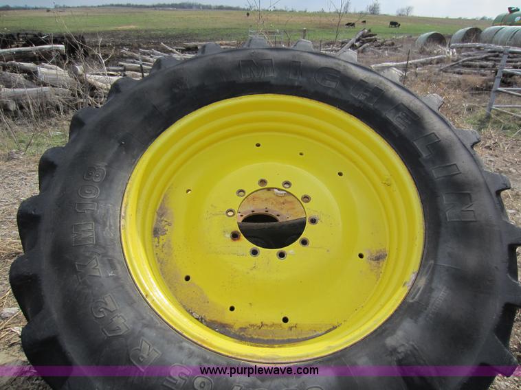 image for item V9003 Assorted tires and wheels