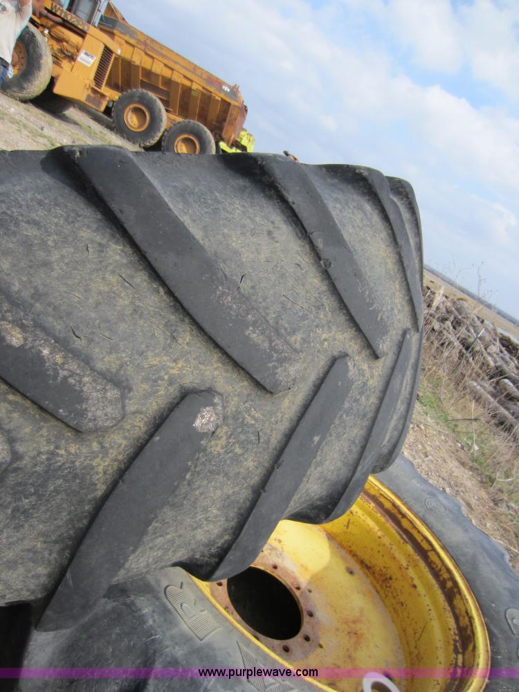 image for item V9003 Assorted tires and wheels