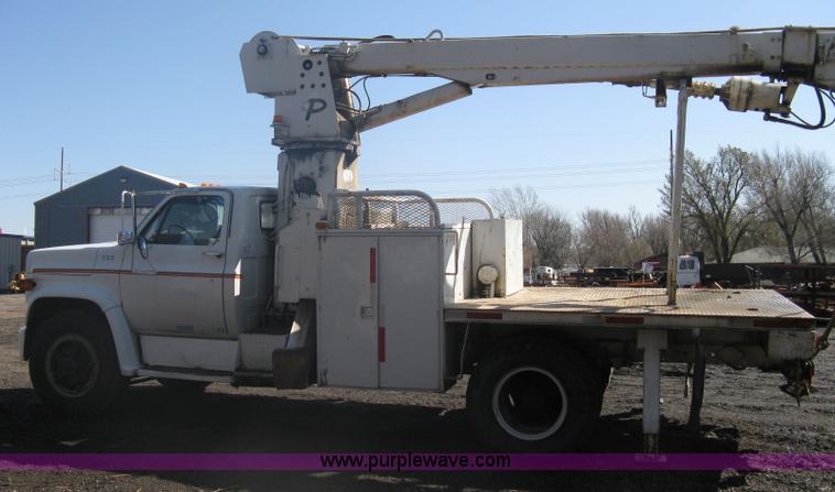 image for item A6113 1985 Chevrolet Kodiak C70 boom/digger derrick truck